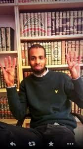 Rashid Musa gör rabiatecknet